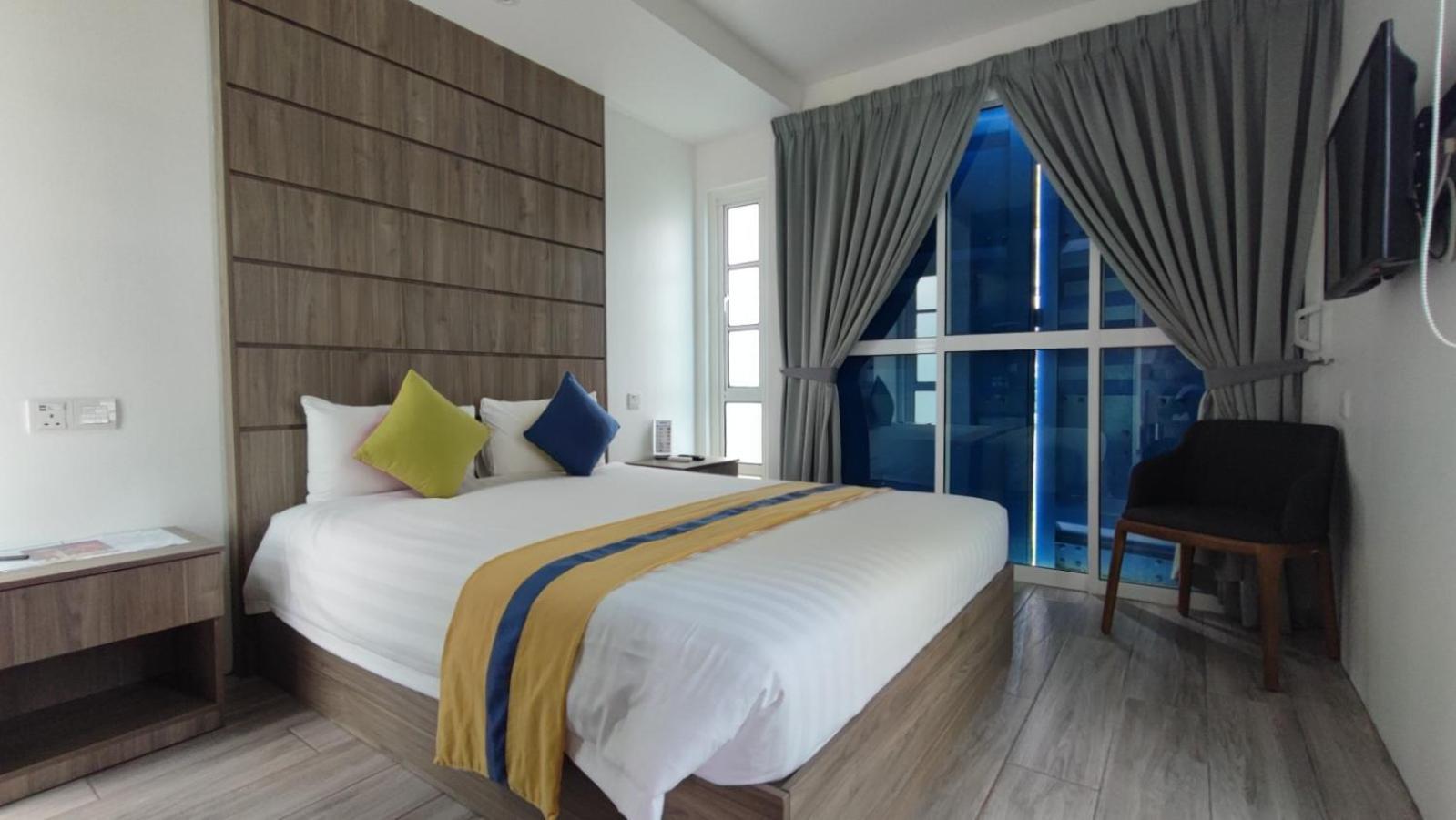 Solesor Kampong Beach Resort Порт-Диксон Экстерьер фото