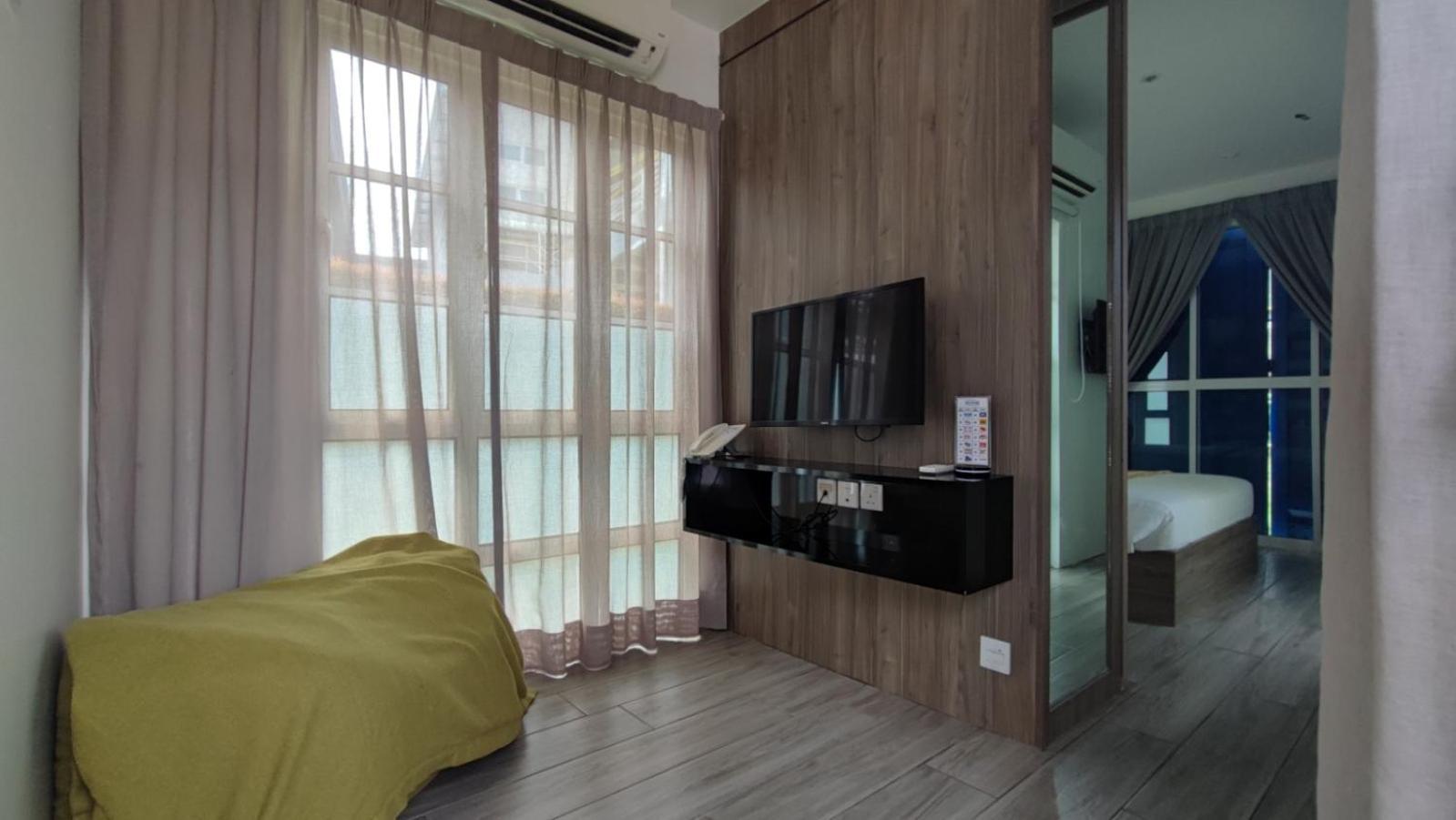 Solesor Kampong Beach Resort Порт-Диксон Экстерьер фото