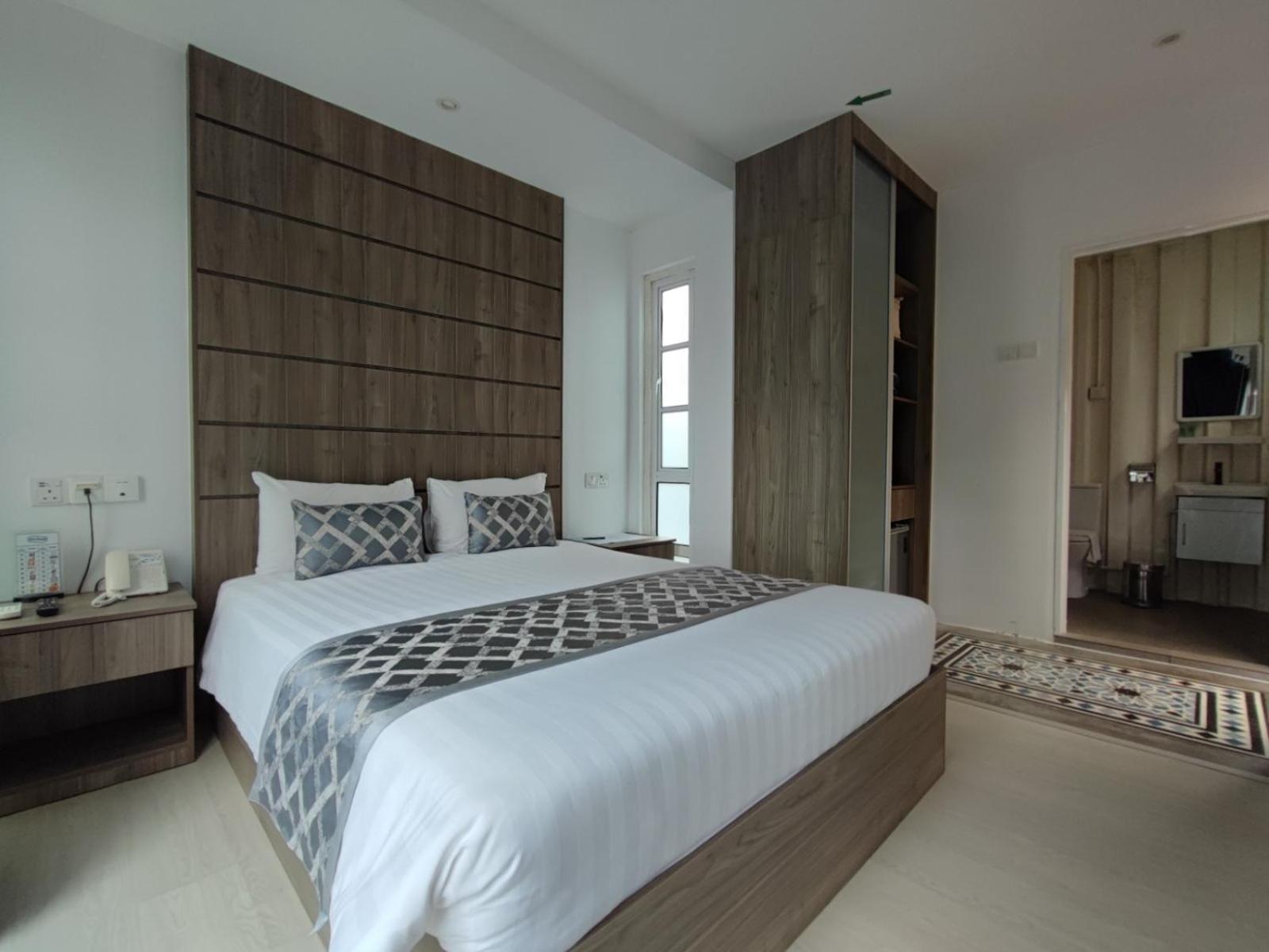 Solesor Kampong Beach Resort Порт-Диксон Экстерьер фото