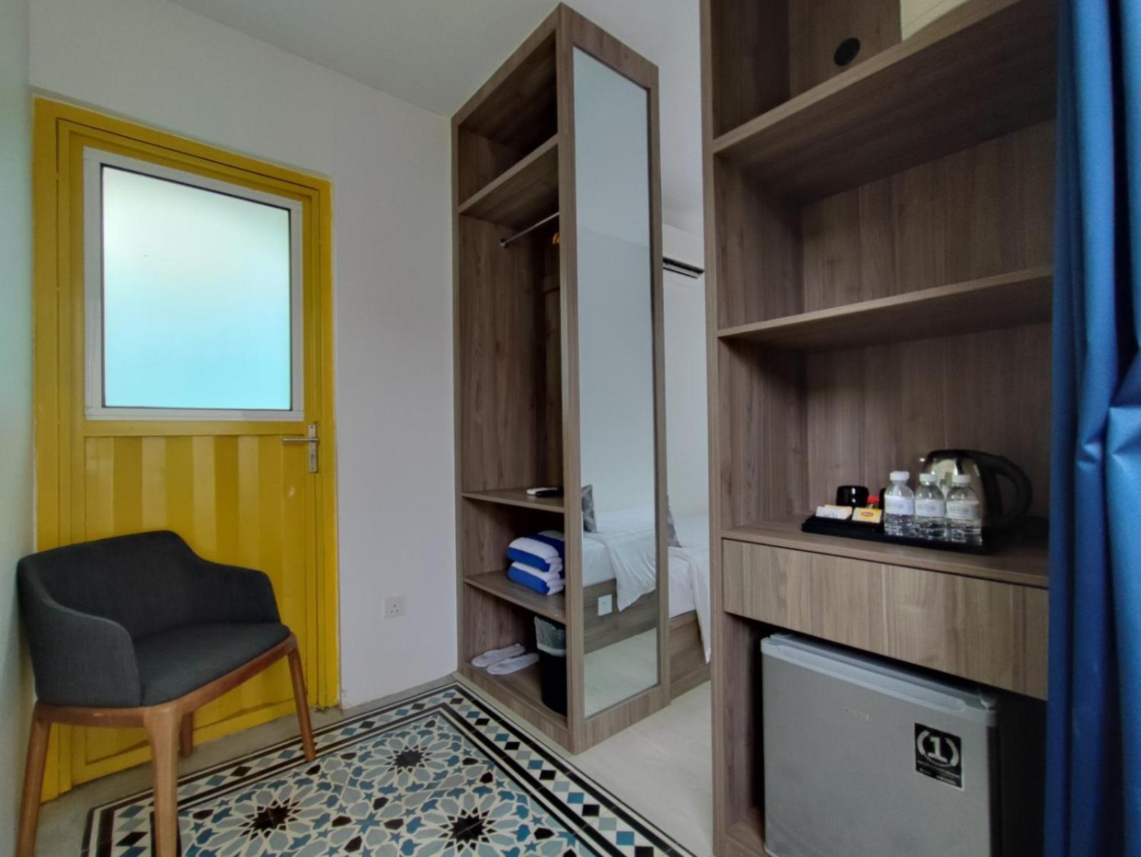 Solesor Kampong Beach Resort Порт-Диксон Экстерьер фото