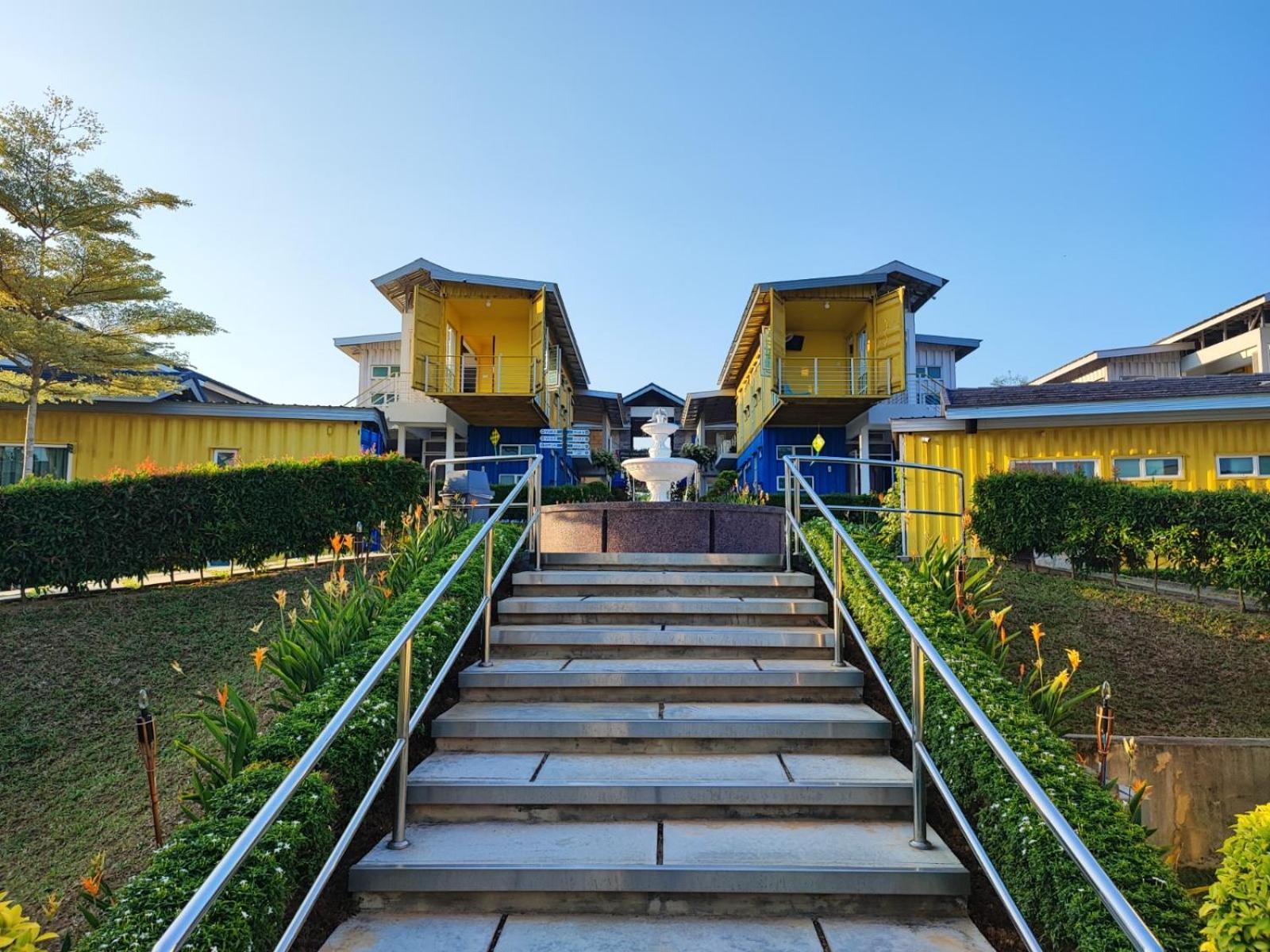 Solesor Kampong Beach Resort Порт-Диксон Экстерьер фото